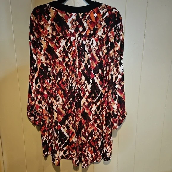 Avenue Abstract Print Tunic Top - Size 26/28 - Picture 2 of 5